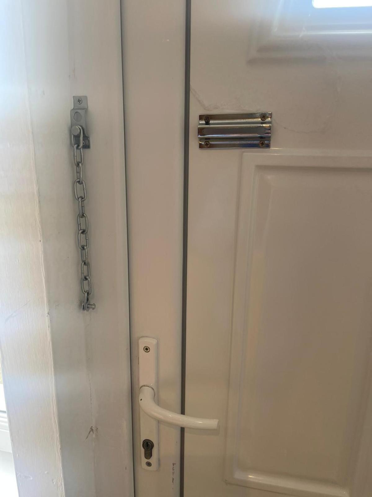 One Bedroom In Spacious Bungalow, Free Parking & Private Entrance EDI Exteriér fotografie